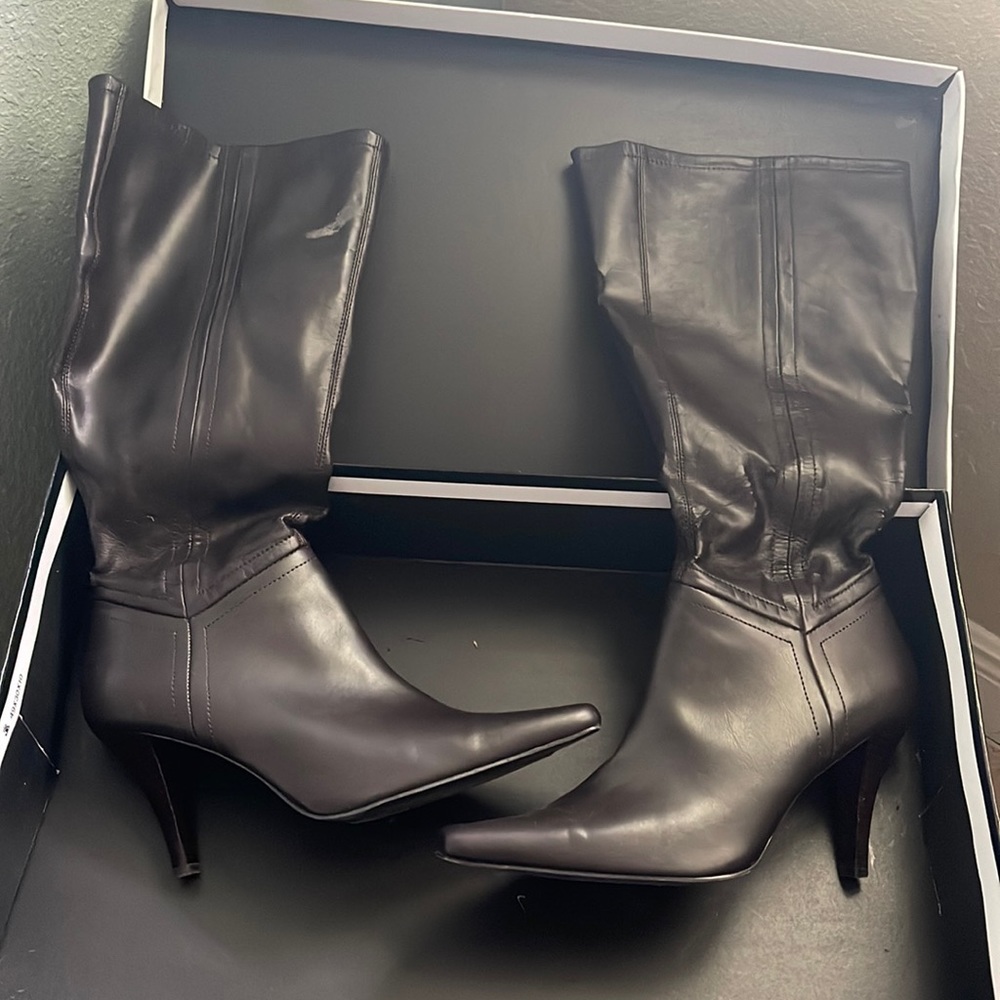 Heeled boots